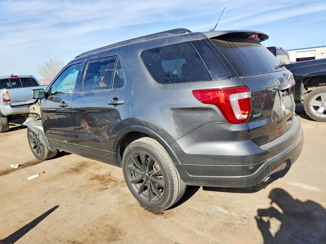 2018 FORD EXPLORER XLT photo 2