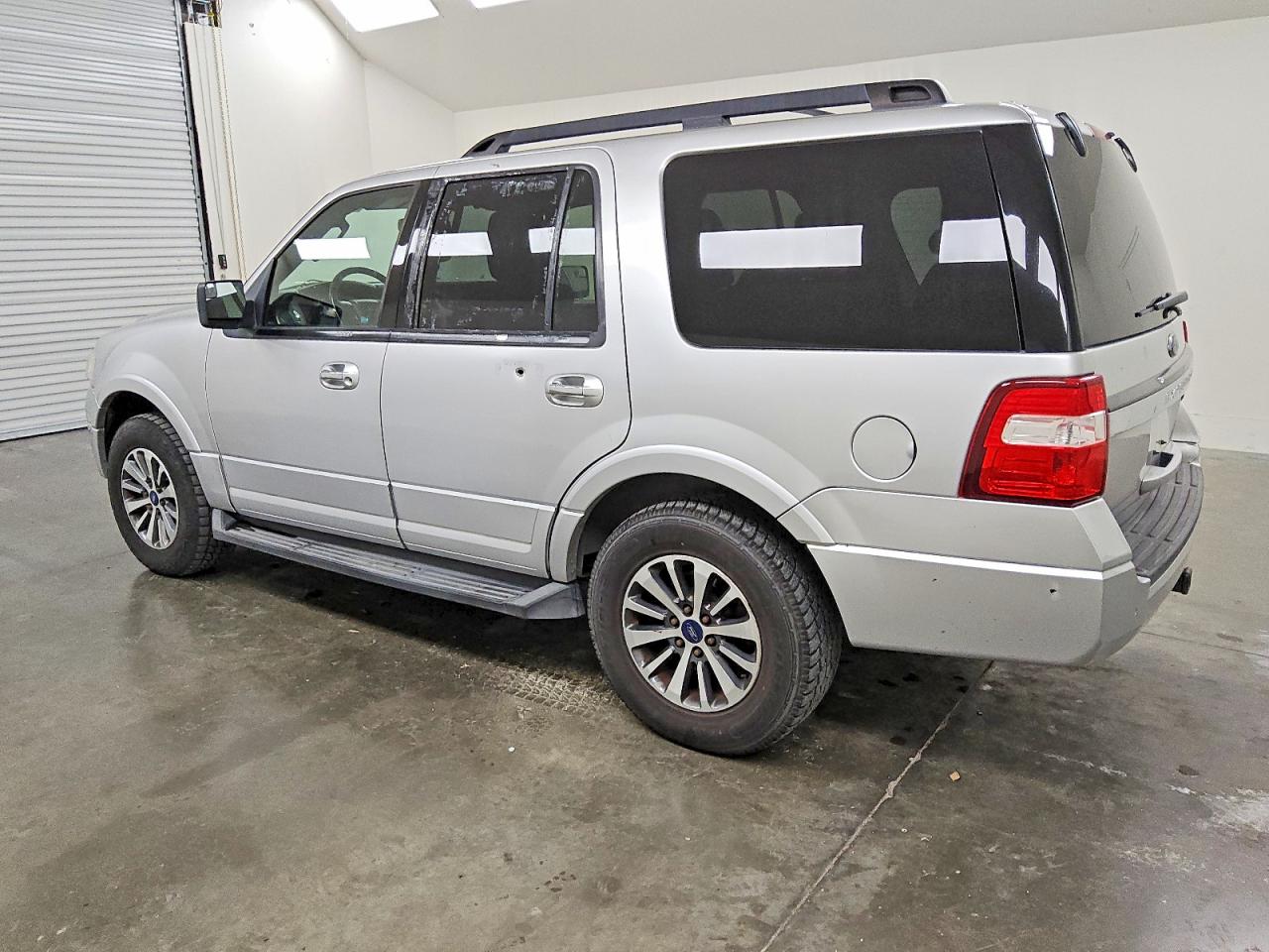 2017 FORD EXPEDITION XLT photo 2