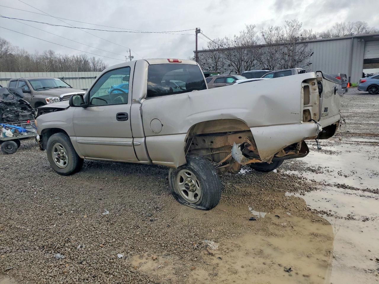 2004 GMC NEW SIERRA C1500 photo 2