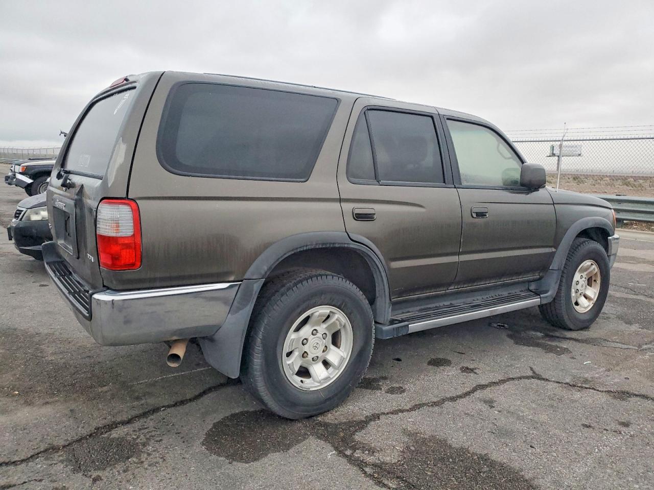 1998 TOYOTA 4RUNNER SR5 photo 3
