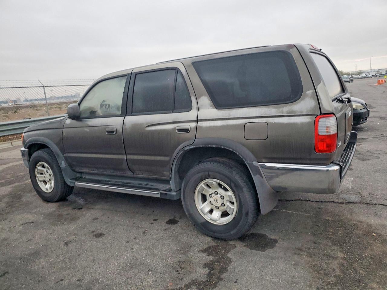1998 TOYOTA 4RUNNER SR5 photo 2