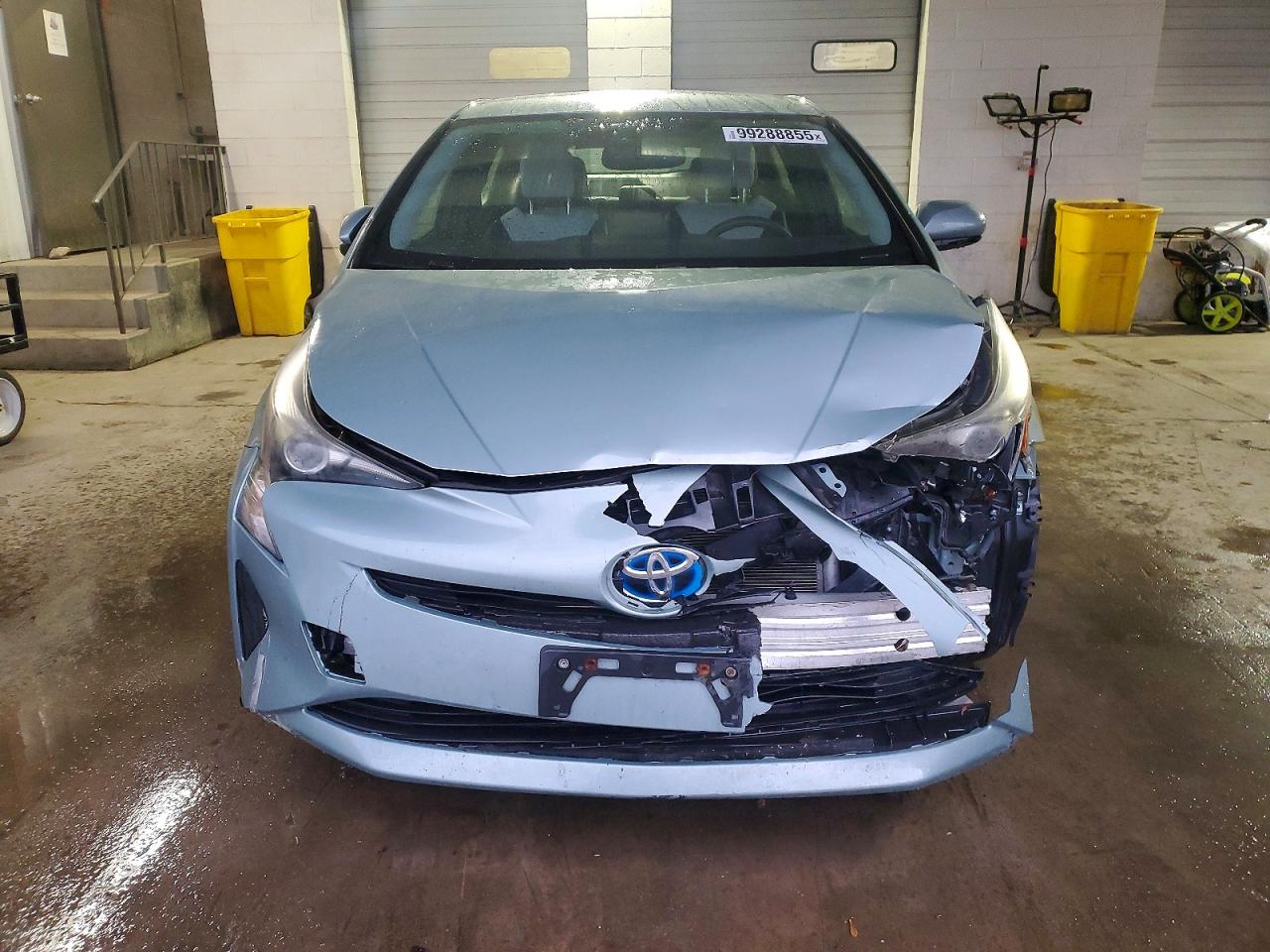 2016 TOYOTA PRIUS photo 5