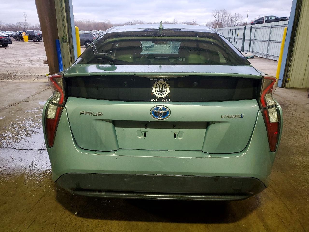 2016 TOYOTA PRIUS photo 6