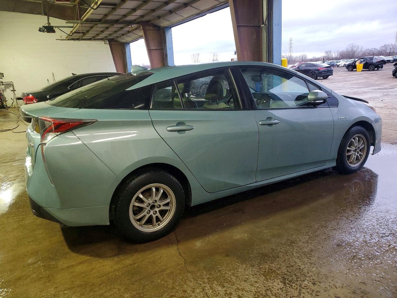 2016 TOYOTA PRIUS photo 3