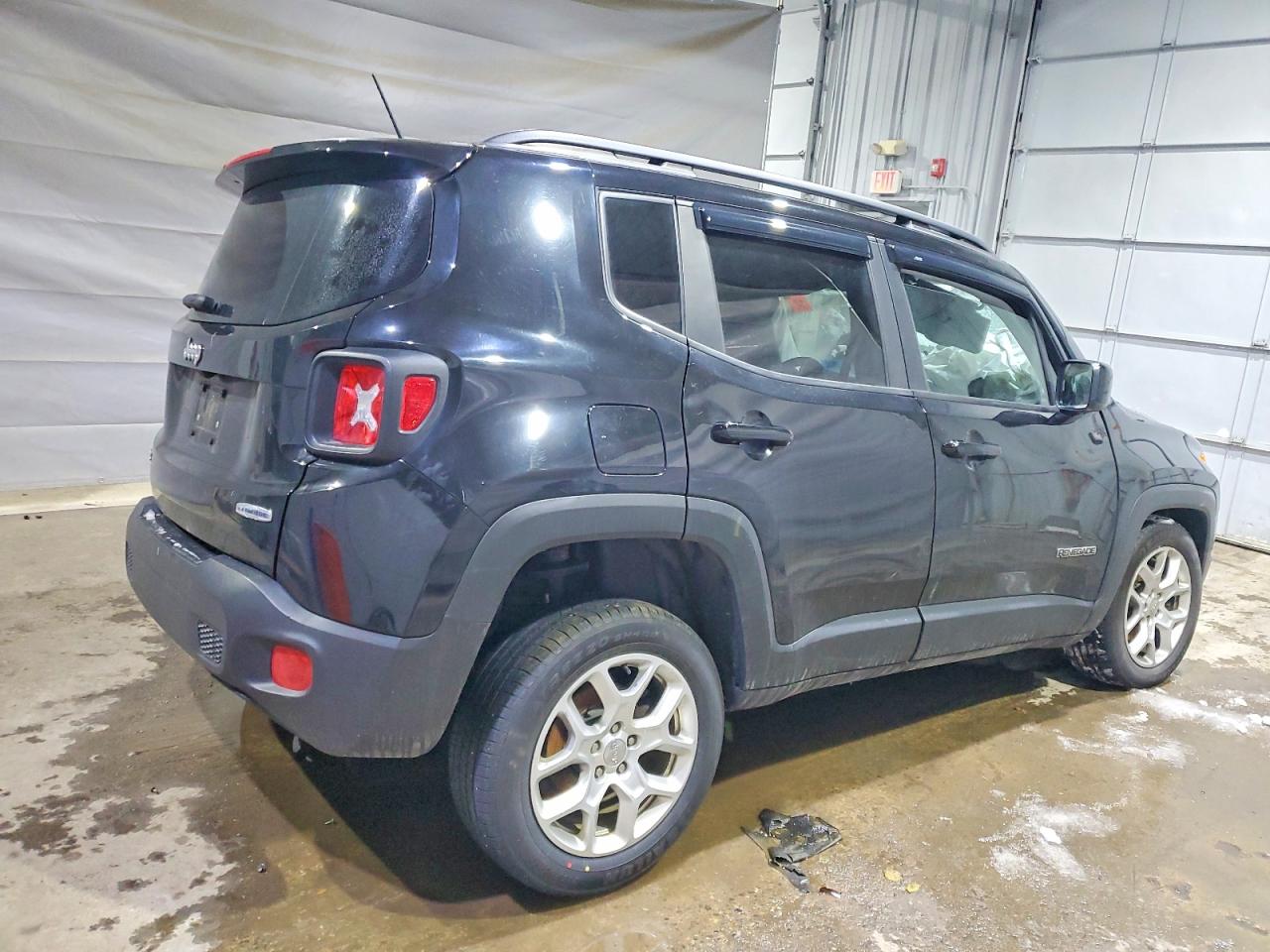 2017 JEEP RENEGADE LATITUDE photo 3