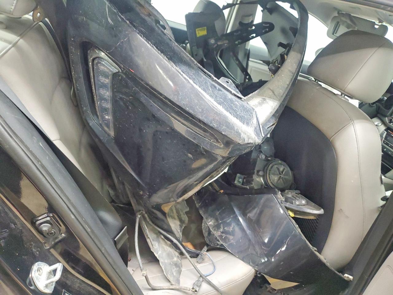 2017 HYUNDAI ELANTRA photo 10