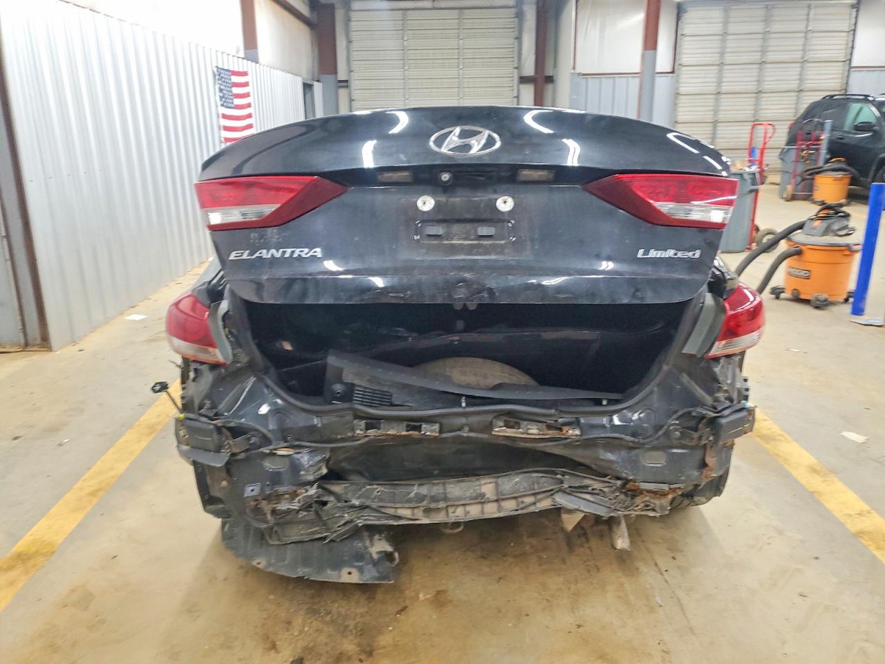 2017 HYUNDAI ELANTRA photo 6