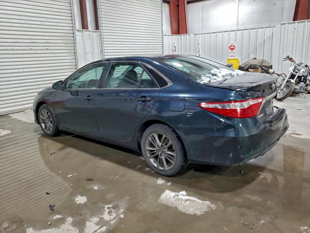 2016 TOYOTA CAMRY LE photo 2