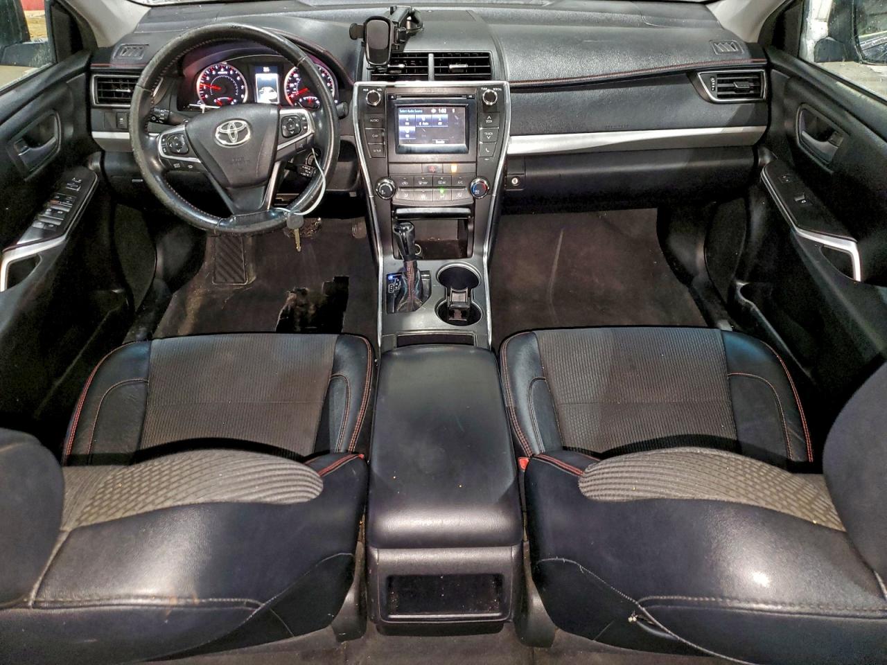 2016 TOYOTA CAMRY LE photo 8