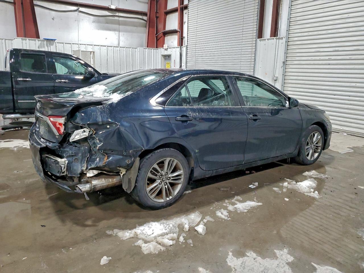 2016 TOYOTA CAMRY LE photo 3