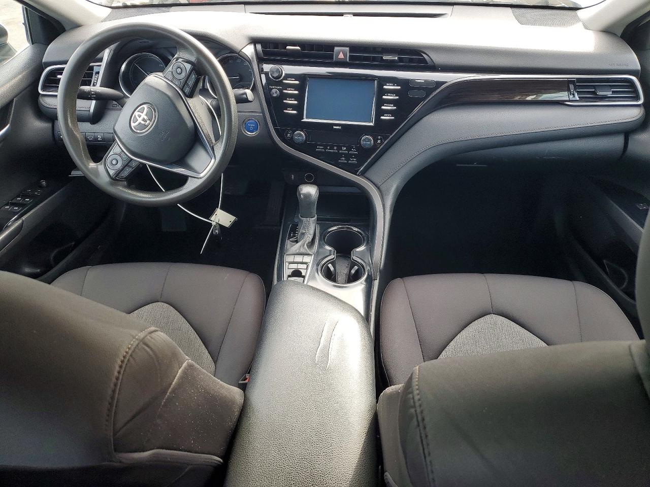 2020 TOYOTA CAMRY LE photo 8