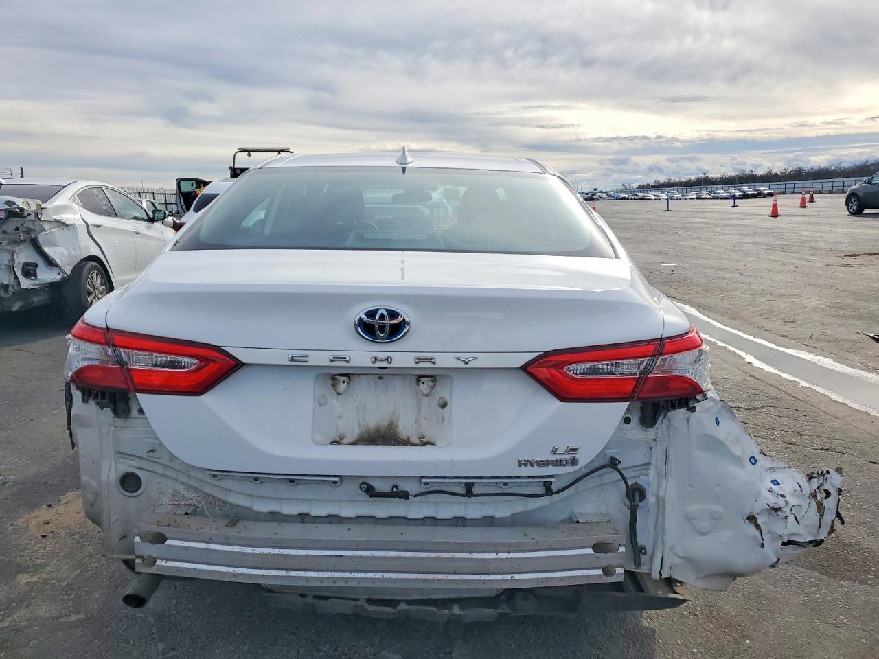 2020 TOYOTA CAMRY LE photo 6
