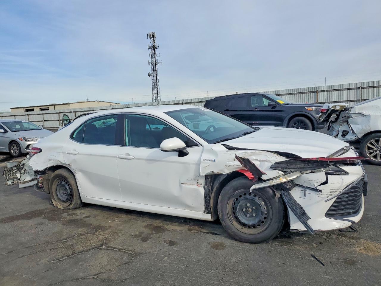 2020 TOYOTA CAMRY LE photo 4