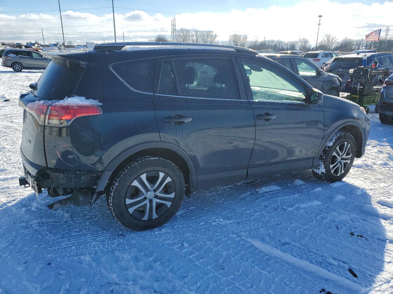 2018 TOYOTA RAV4 LE photo 3