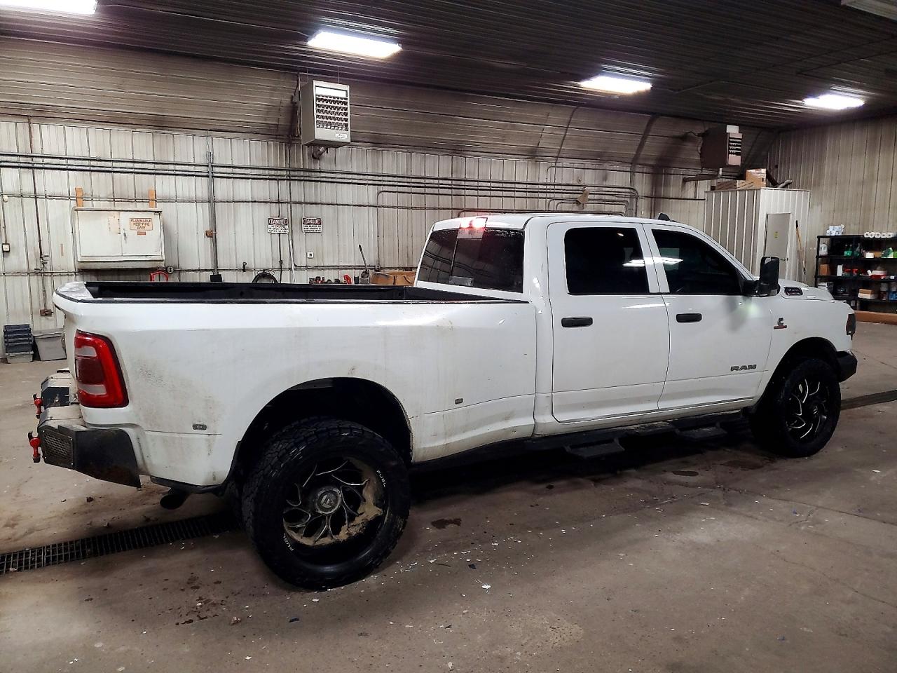 2021 RAM 3500 TRADESMAN photo 3