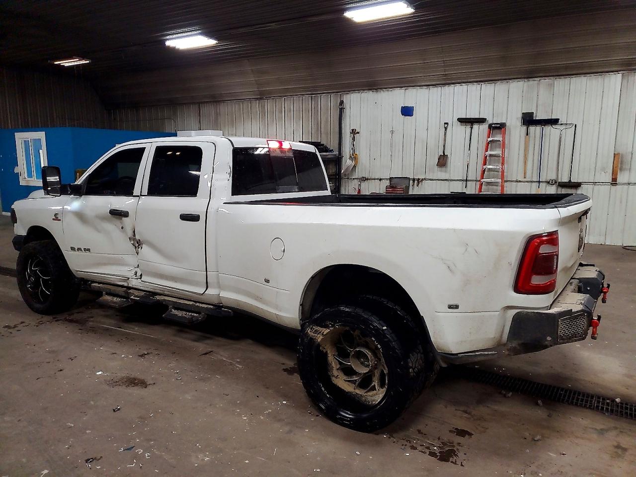 2021 RAM 3500 TRADESMAN photo 2