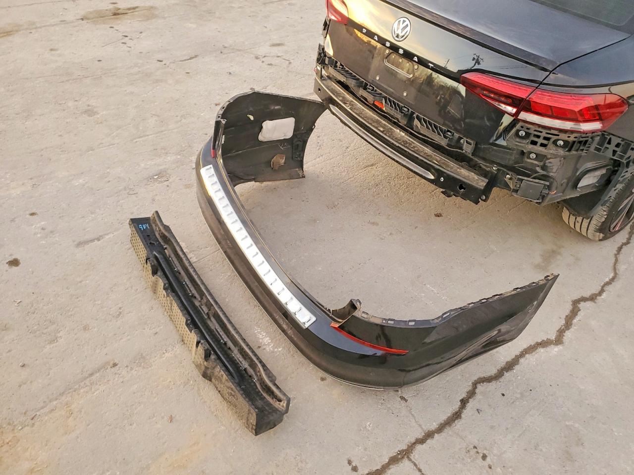 2021 VOLKSWAGEN PASSAT SE photo 12