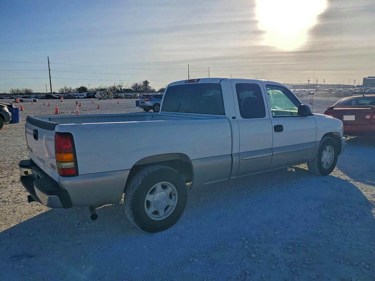 2004 GMC NEW SIERRA C1500 photo 3