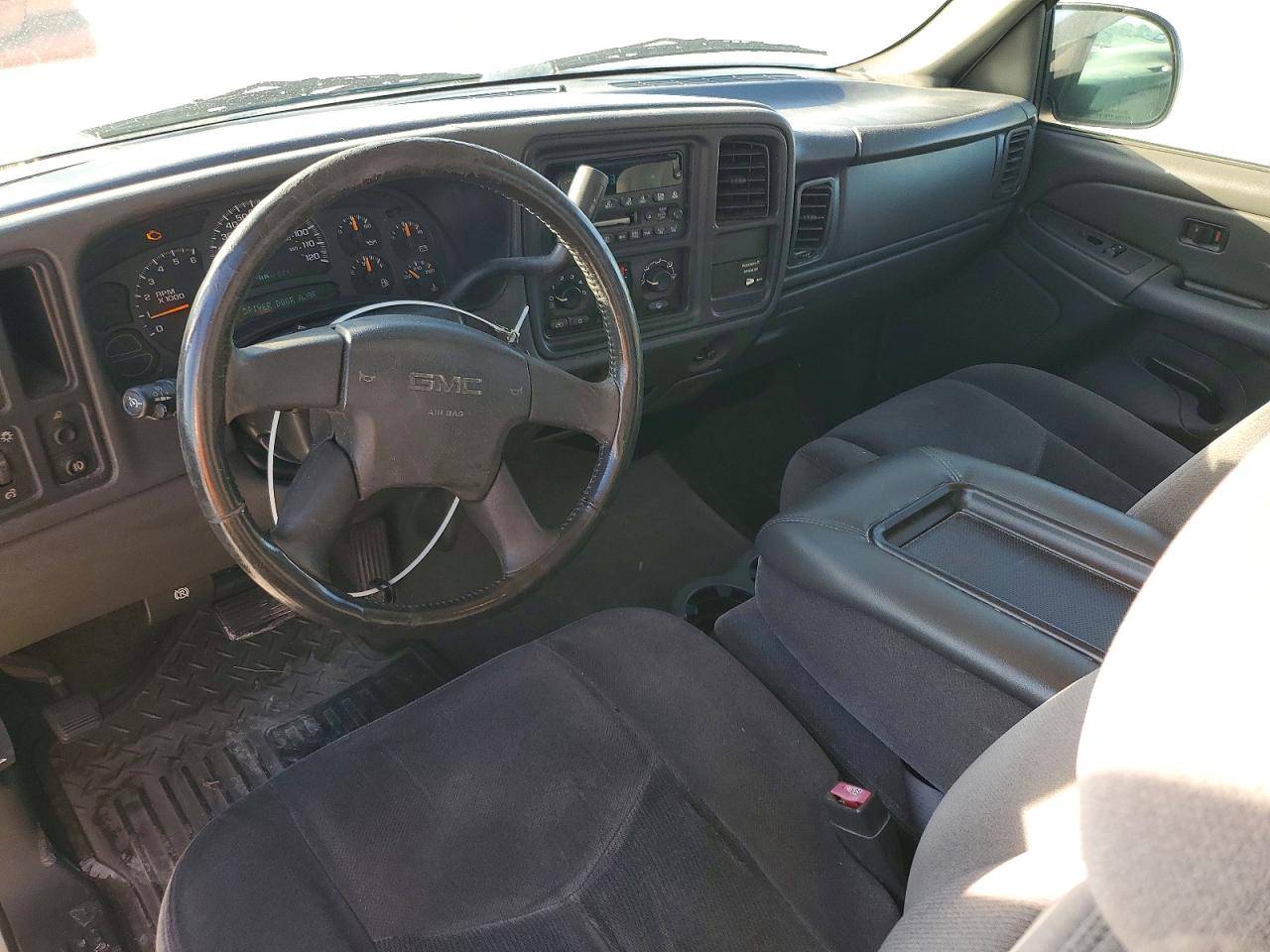 2004 GMC NEW SIERRA C1500 photo 8