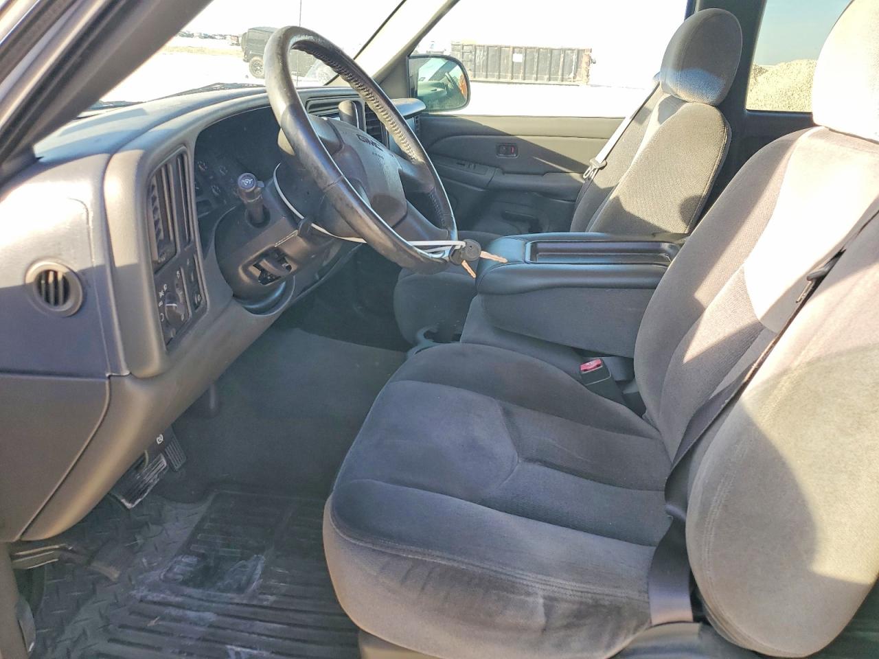 2004 GMC NEW SIERRA C1500 photo 7