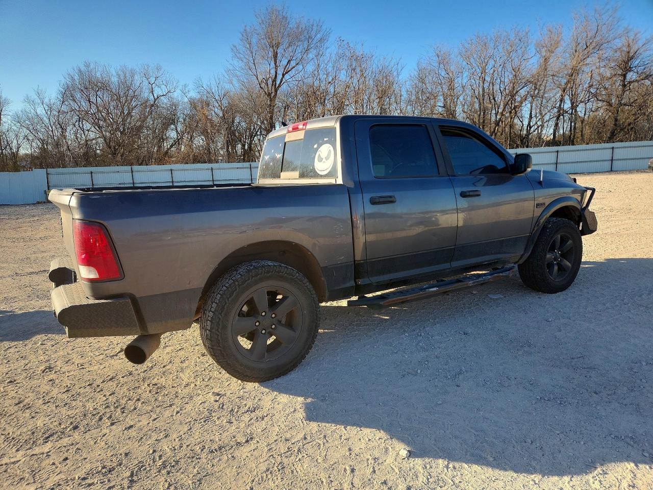 2014 RAM 1500 SLT photo 3