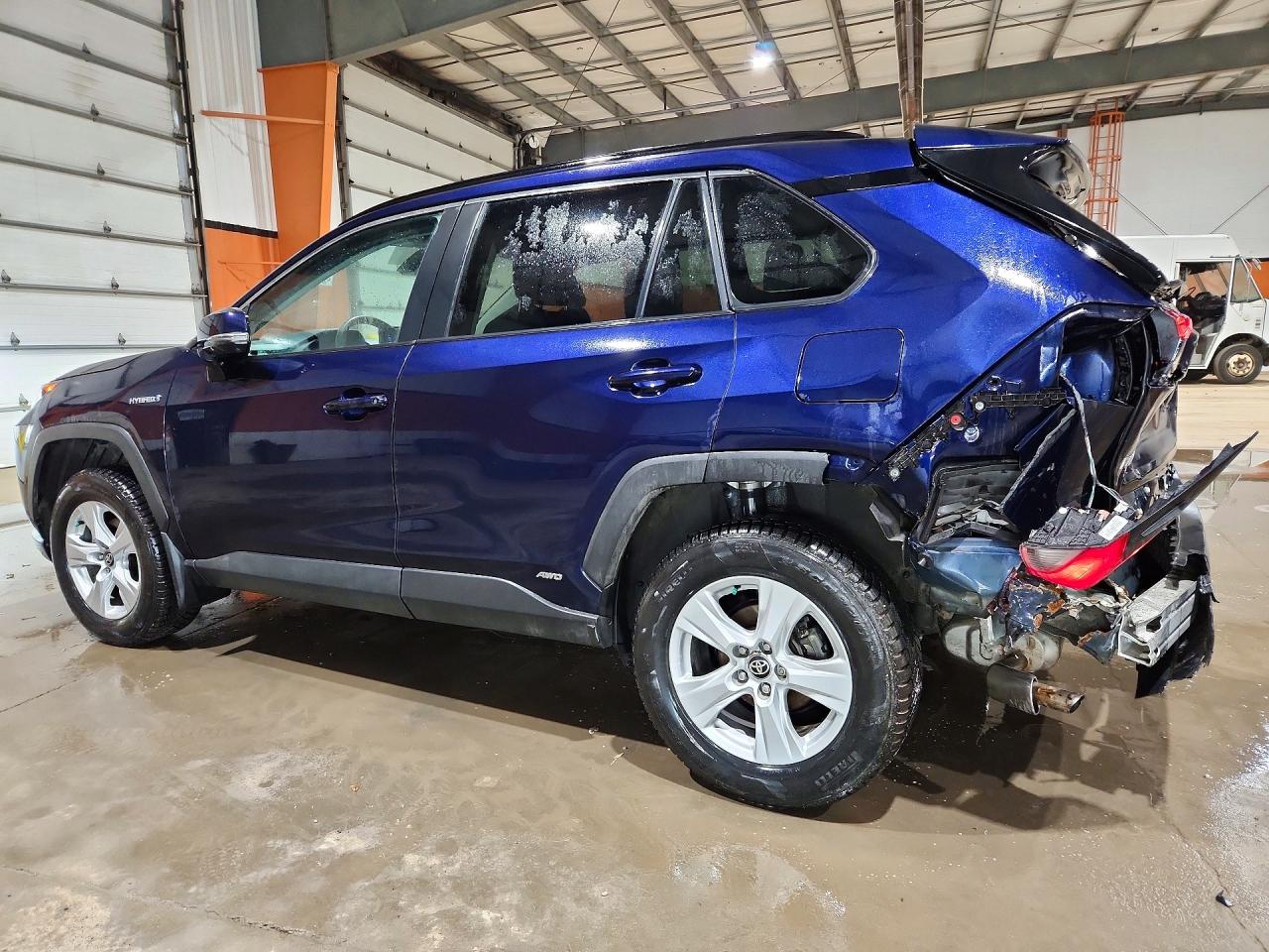 2021 TOYOTA RAV4 XLE photo 4