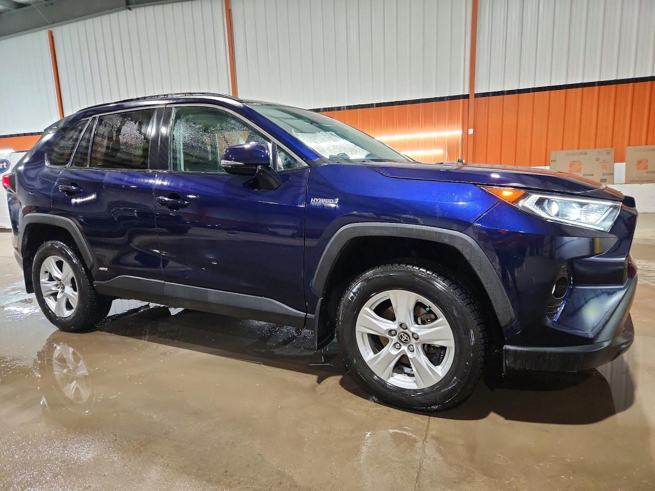 2021 TOYOTA RAV4 XLE photo 8