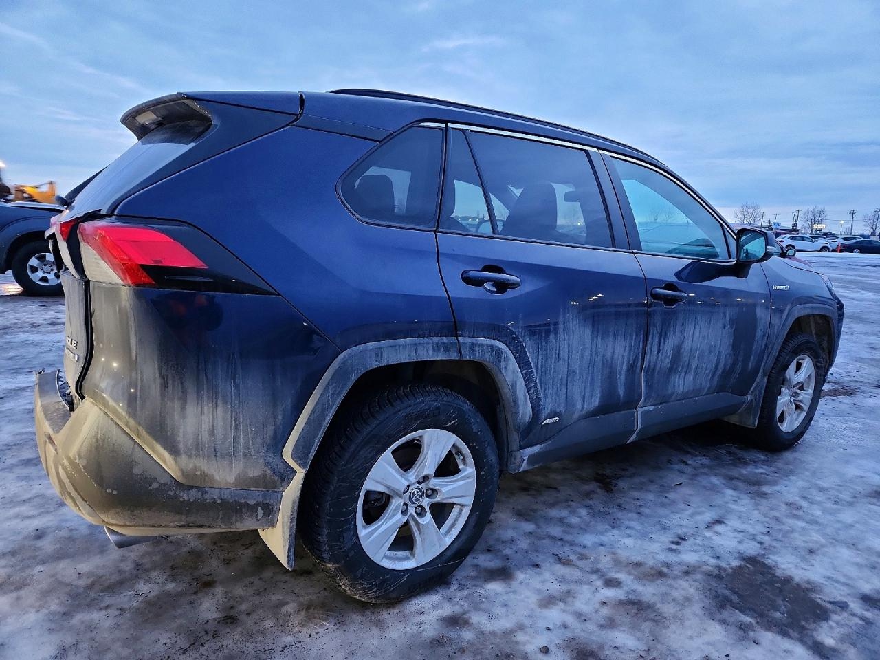 2021 TOYOTA RAV4 XLE photo 5