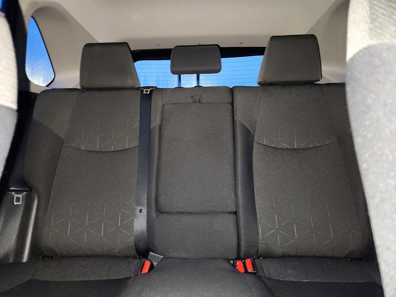 2021 TOYOTA RAV4 XLE photo 19