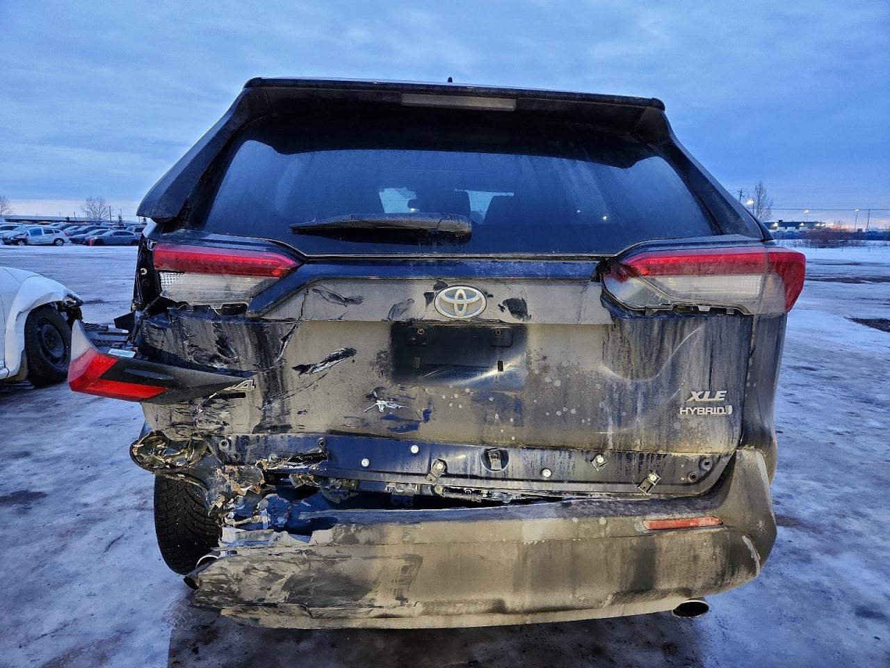 2021 TOYOTA RAV4 XLE photo 11