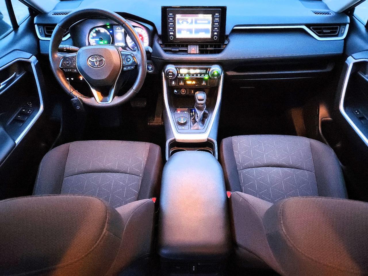 2021 TOYOTA RAV4 XLE photo 15