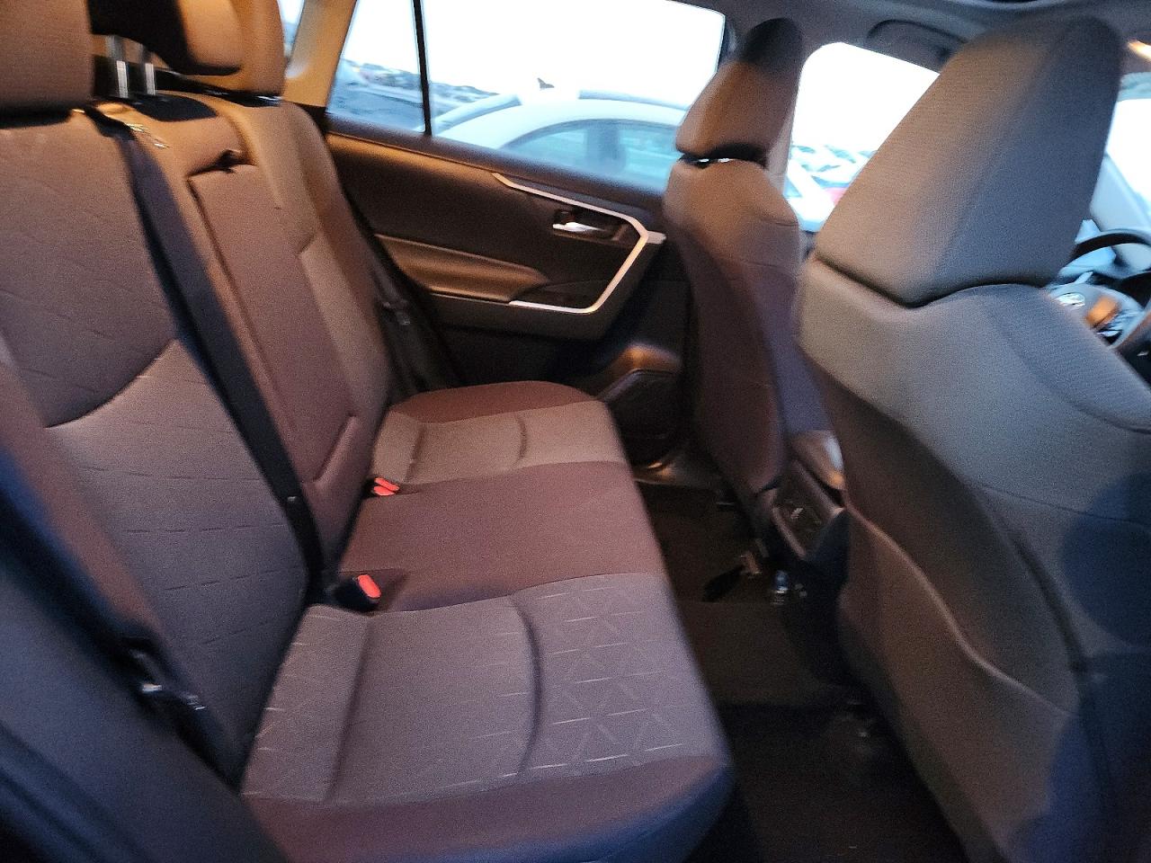 2021 TOYOTA RAV4 XLE photo 21