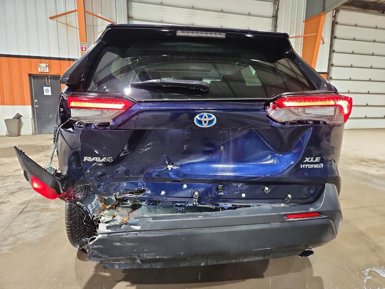 2021 TOYOTA RAV4 XLE photo 12