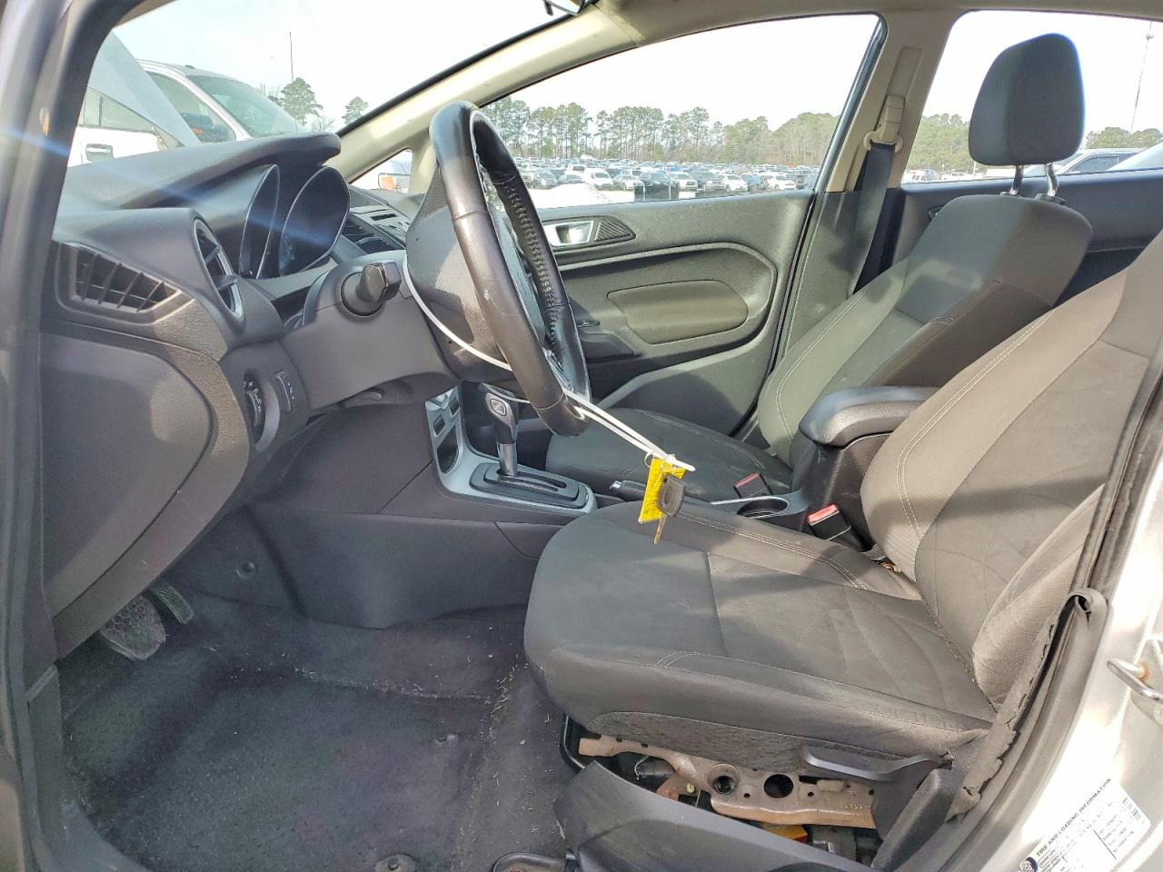 2016 FORD FIESTA SE photo 13