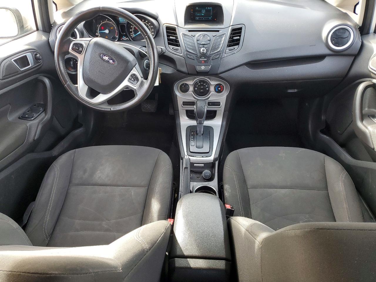 2016 FORD FIESTA SE photo 15