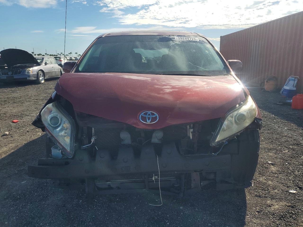 2013 TOYOTA SIENNA LE photo 5