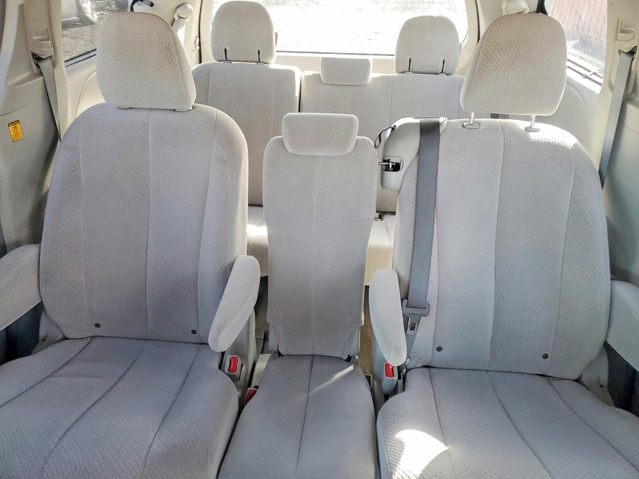 2013 TOYOTA SIENNA LE photo 10