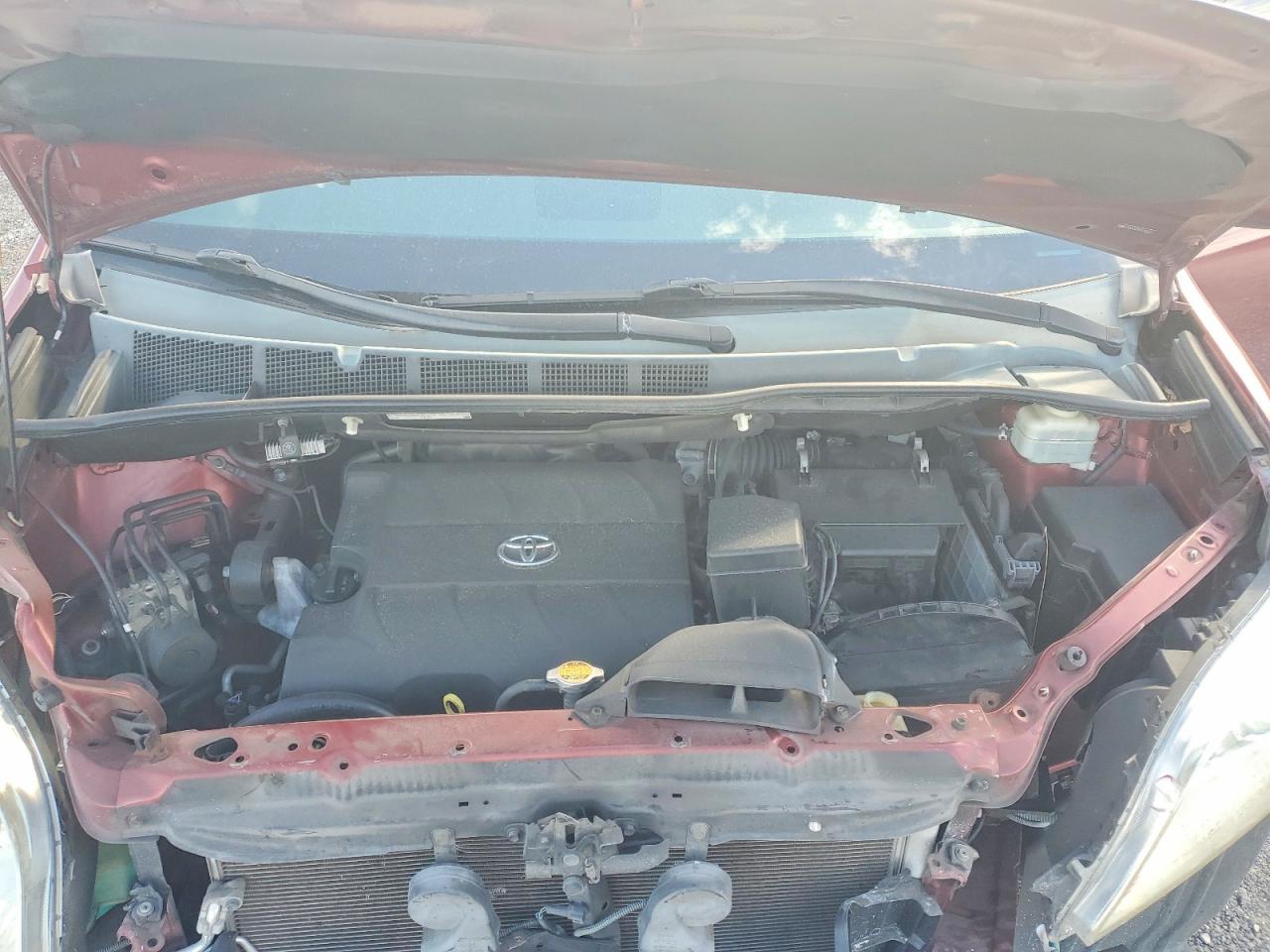 2013 TOYOTA SIENNA LE photo 12