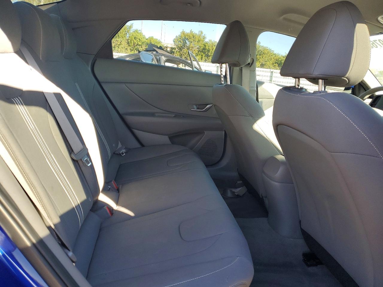 2023 HYUNDAI ELANTRA SEL photo 10