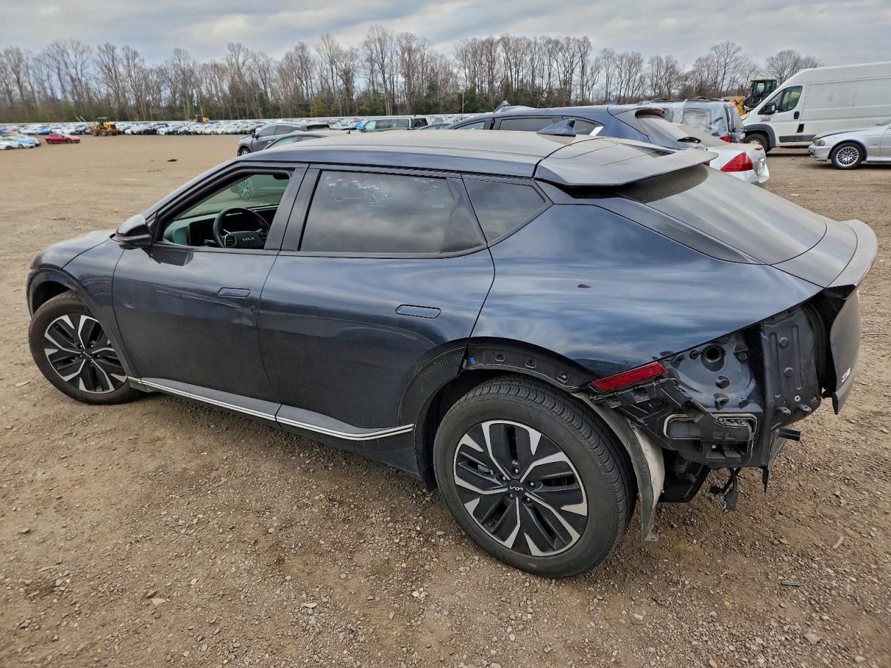2024 KIA EV6 LIGHT photo 2