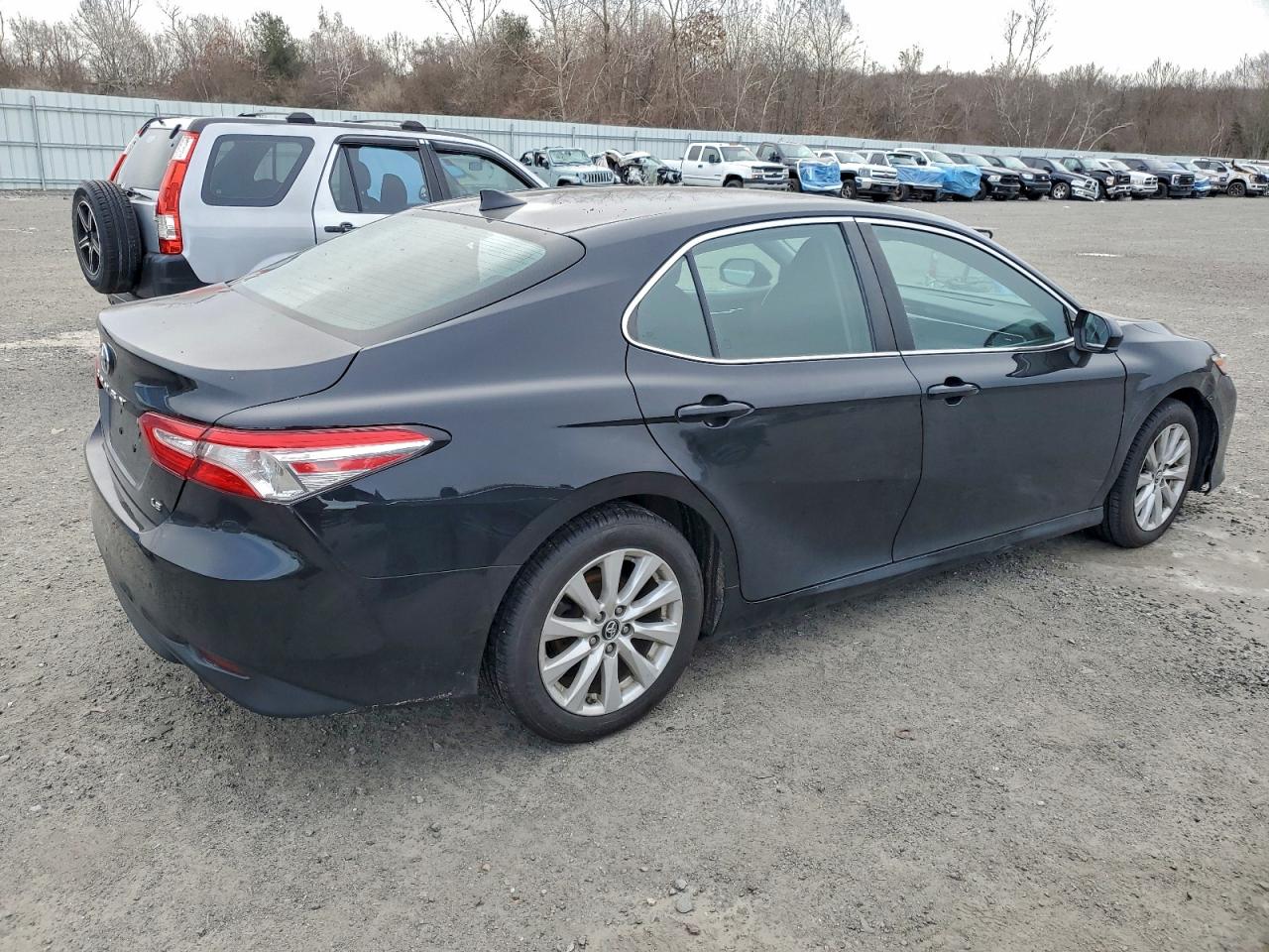 2019 TOYOTA CAMRY L photo 3