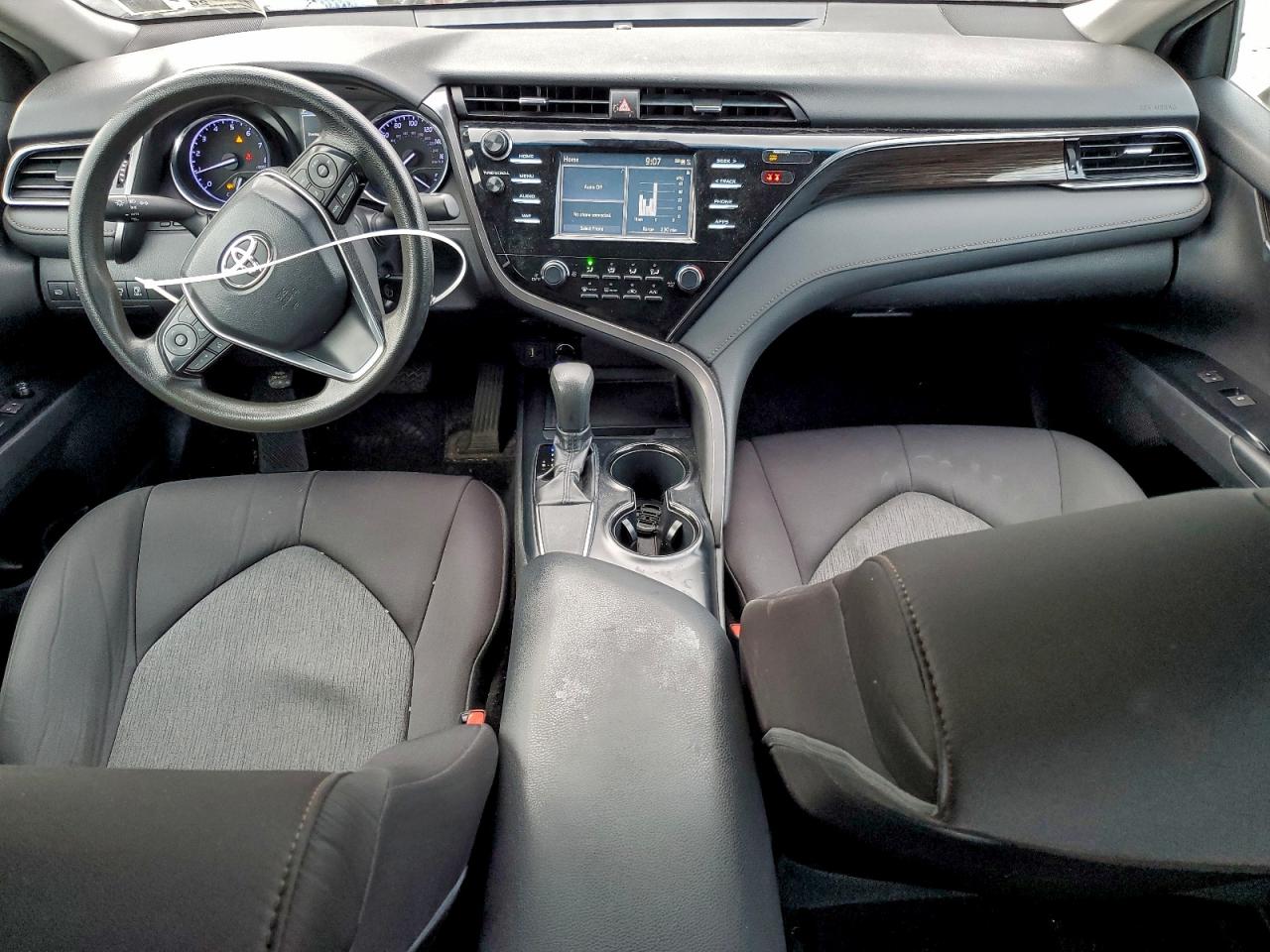 2019 TOYOTA CAMRY L photo 8