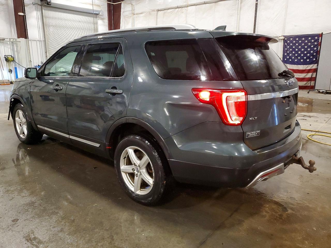 2016 FORD EXPLORER XLT photo 2
