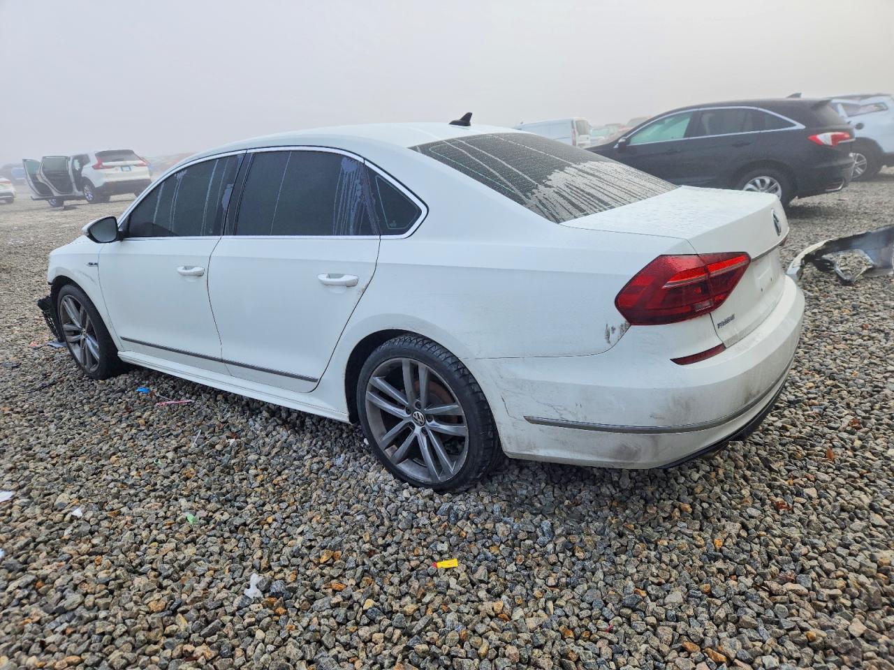 2017 VOLKSWAGEN PASSAT R-LINE photo 2
