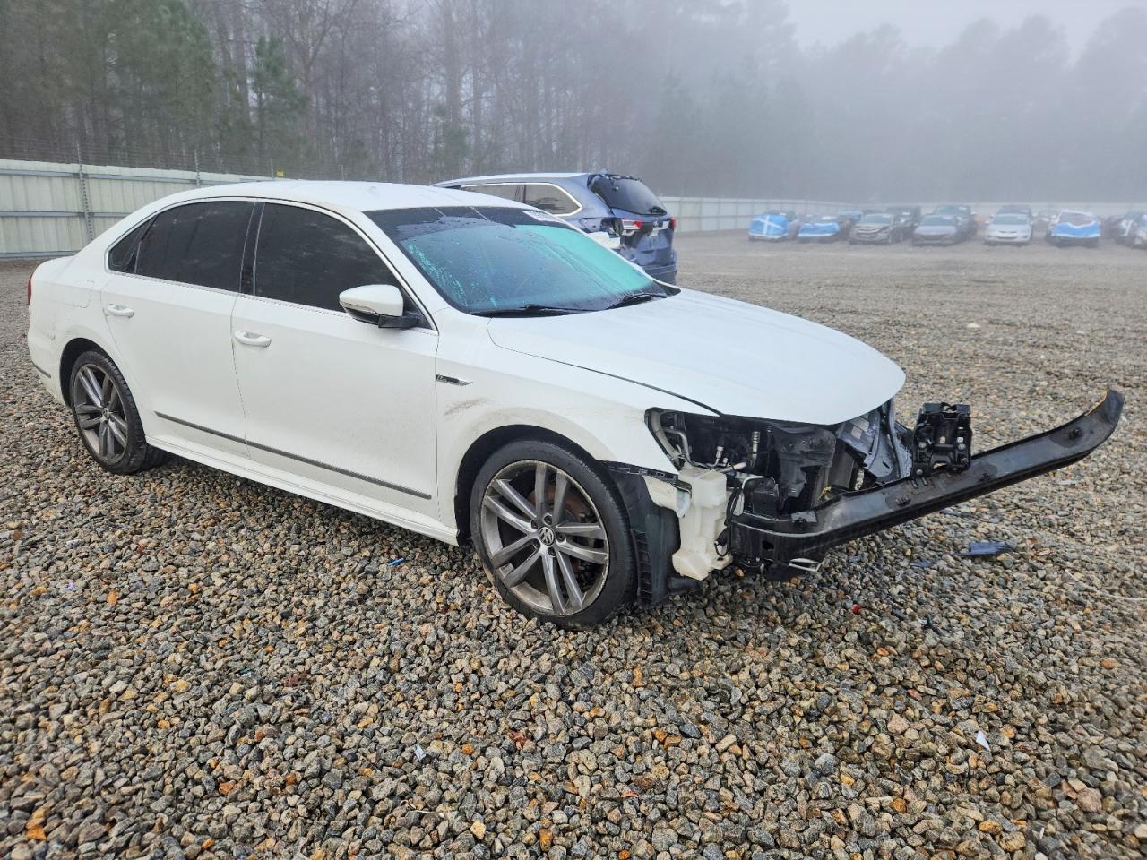 2017 VOLKSWAGEN PASSAT R-LINE photo 4