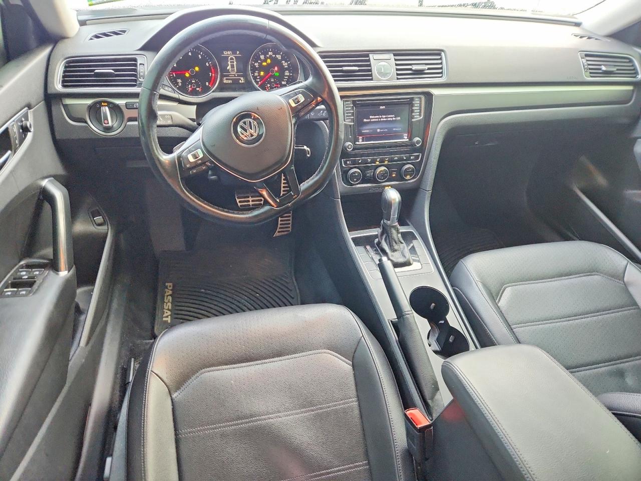 2017 VOLKSWAGEN PASSAT R-LINE photo 8