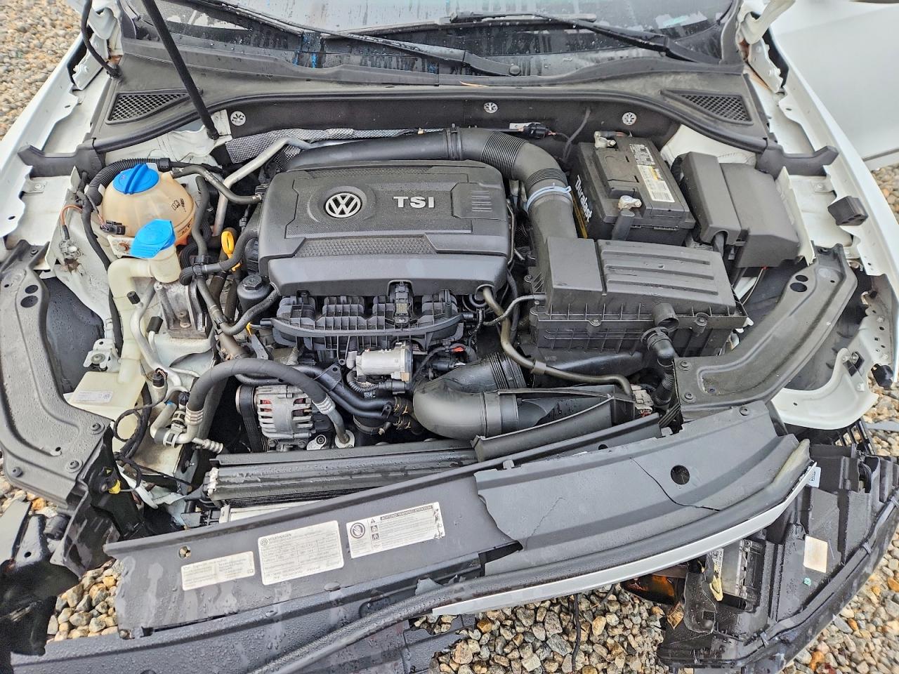 2017 VOLKSWAGEN PASSAT R-LINE photo 11