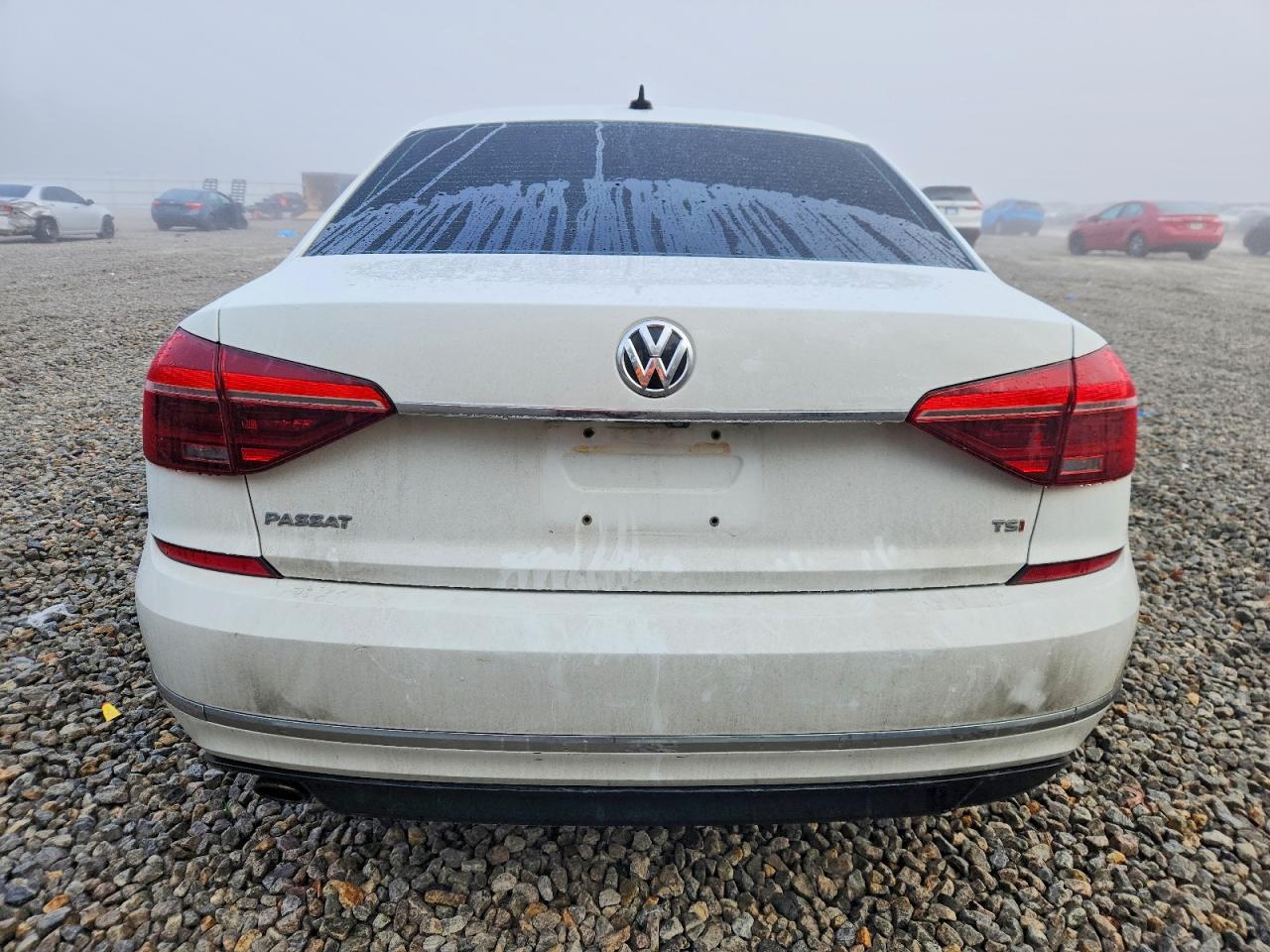 2017 VOLKSWAGEN PASSAT R-LINE photo 6