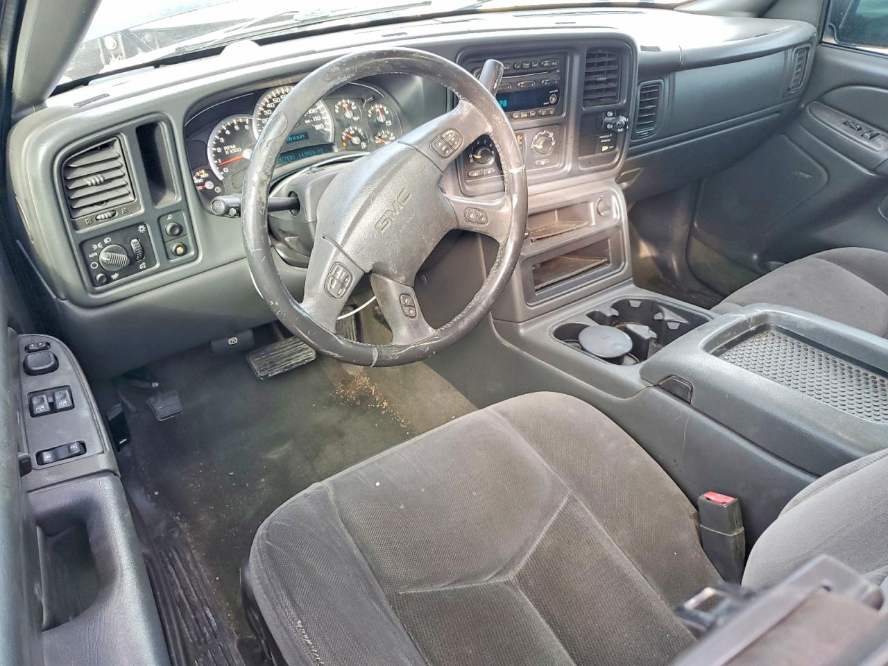 2004 GMC NEW SIERRA C1500 photo 8