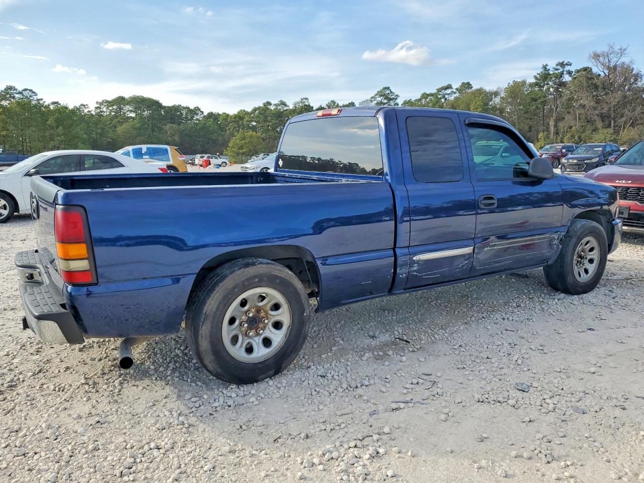 2004 GMC NEW SIERRA C1500 photo 3